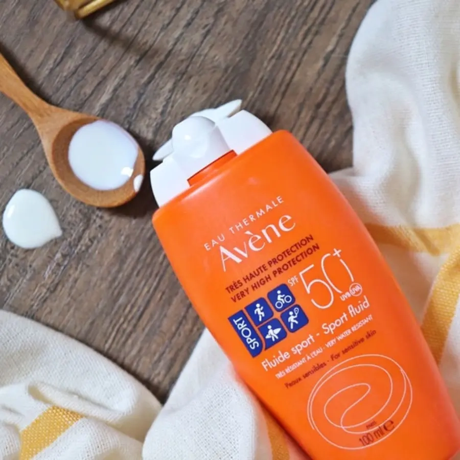 ضد آفتاب اَون فلوئید اسپورت SPF50 حجم 100 میلی لیتر Avène Very High Protection Sport Fluid SPF 50