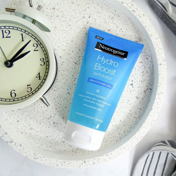 ژل لایهبردار و صافکننده پوست نیتروژنا Neutrogena Hydro Boost Exfoliator Smoothing Gel | پاکسازی عمیق و آبرسانی قوی | اصل از گلاموناشاپ