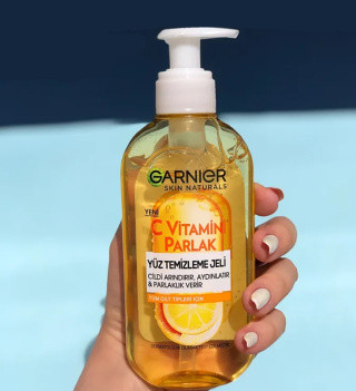 بافت سبک و شفاف ژل شستشوی گارنیر حاوی ویتامین C