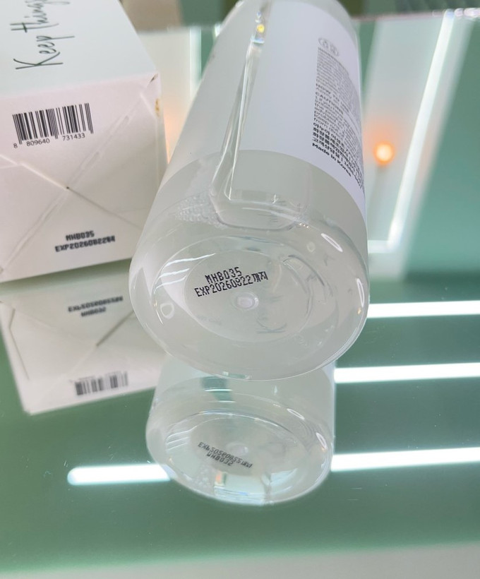 تونر قلببرگ آنوا حجم ۲۵۰ میل – نمای زیر بستهبندی و تاریخ انقضا