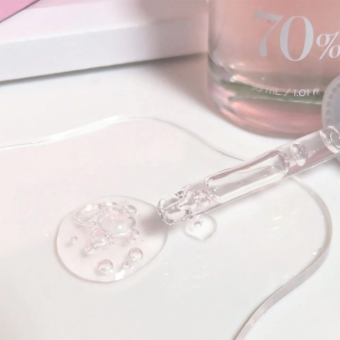 قطره سرم روی پوست – بافت سبک