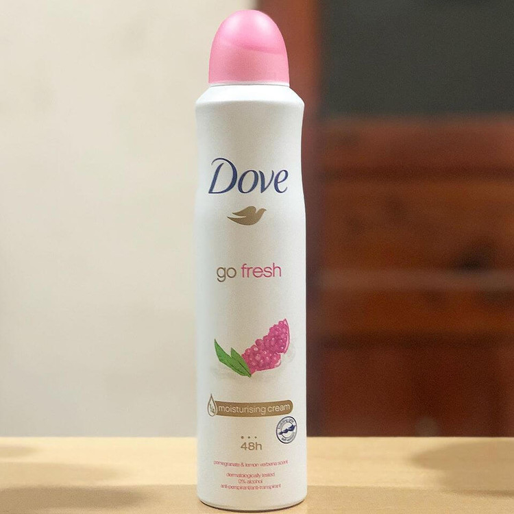 اسپری زنانه داو ضد تعریق ۴۸ ساعته با رایحه انار و لیمو