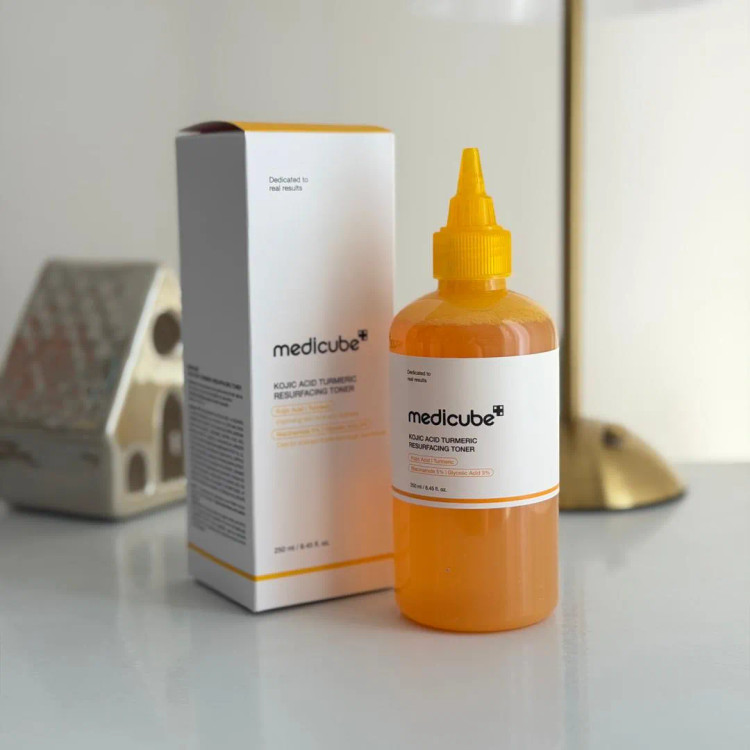 تونر کوجیک اسید و زردچوبه مدیکیوب اصل | Medicube Kojic Acid Turmeric Toner حجم ۲۵۰ میلیلیتر