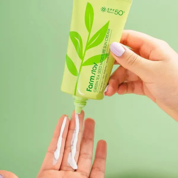 کرم ضد آفتاب چای سبز فارم استی اصل SPF50+ | Farm Stay Green Tea Seed Moisture Sun Cream | گلاموناشاپ